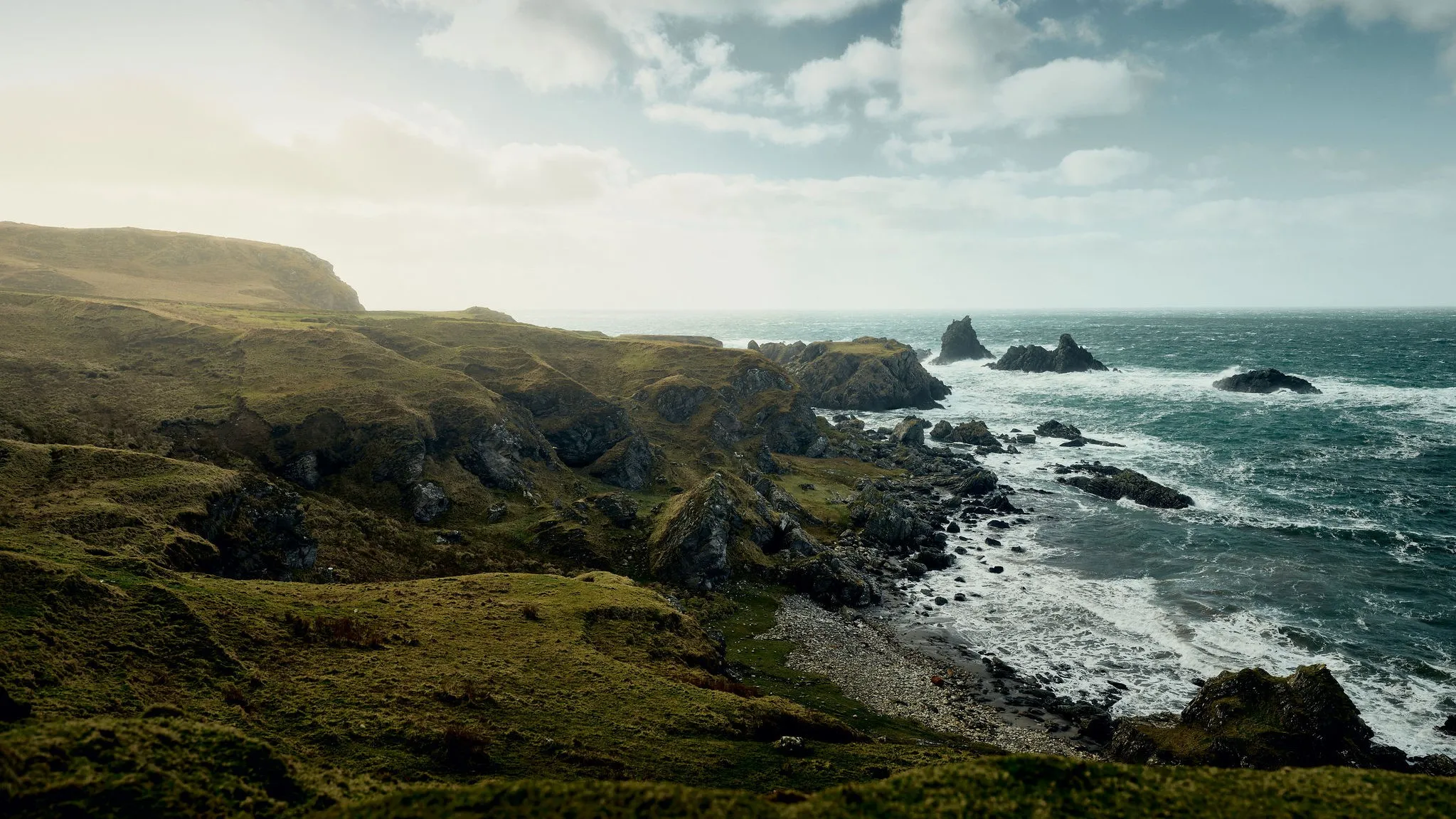 waves crashing into the land near Bowmore distillery